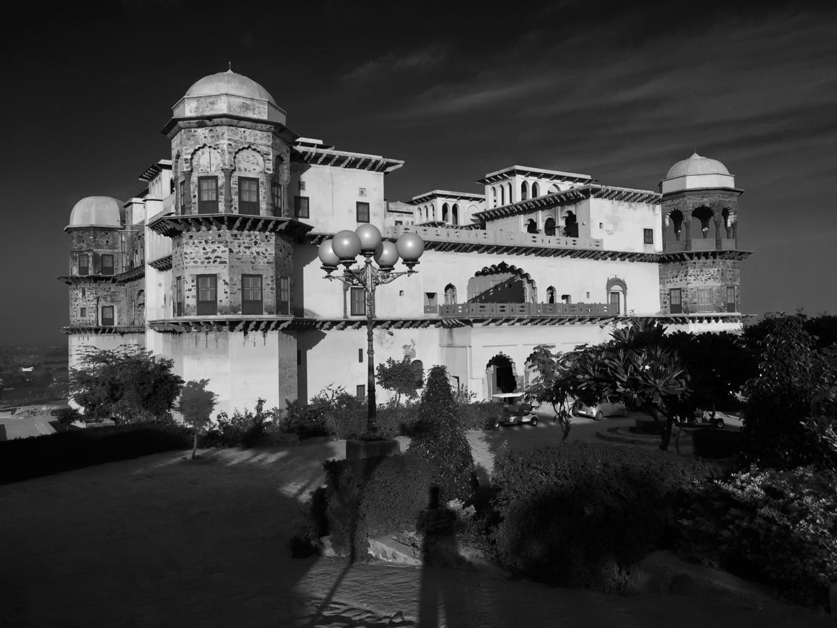 होटल Neemrana's - Palace 5*