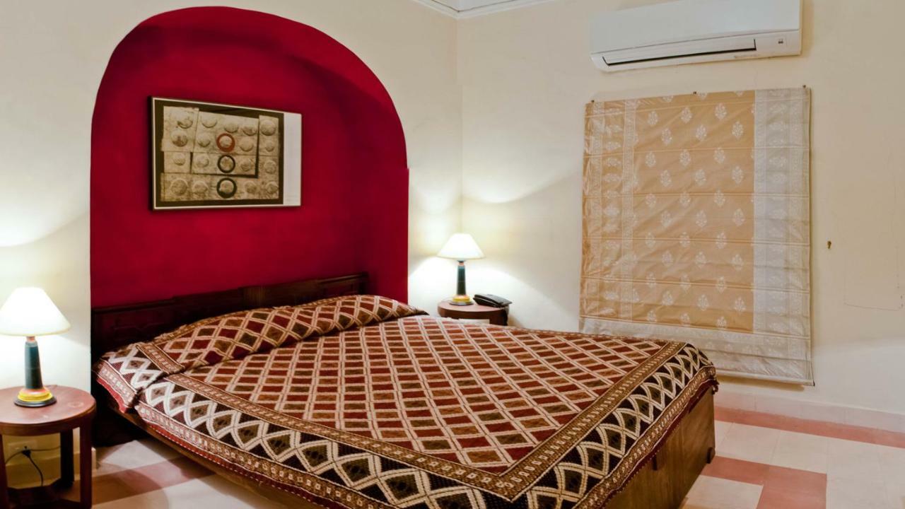 होटल Neemrana's - Palace 5*