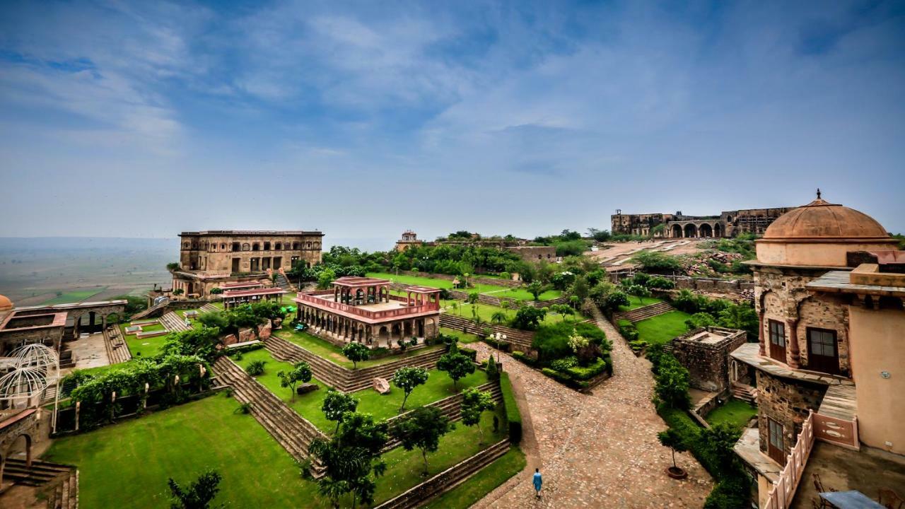 होटल Neemrana's - Palace